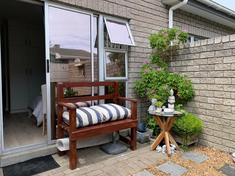 1 Bedroom Property for Sale in Table View Western Cape